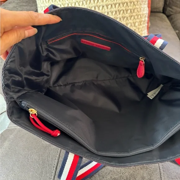 Tommy Hilfiger Black Tote and Wallet Set with Red and White Straps - Picture 11 of 12